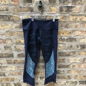 Size 6 lululemon navy crop leggings